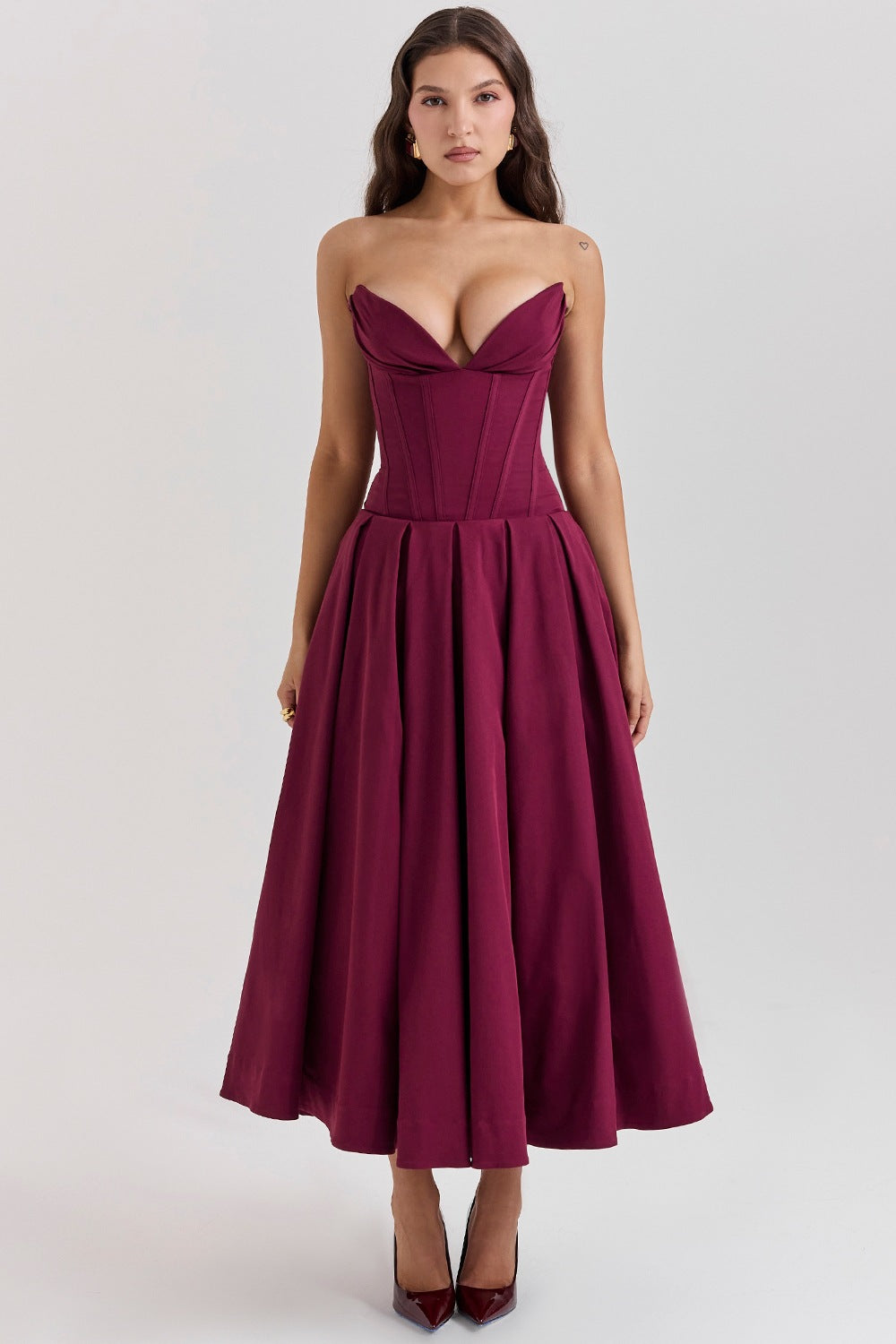 Robe Maxi Couture pour femmes avec un élégant décolleté cœur et une jupe évasée Levoire