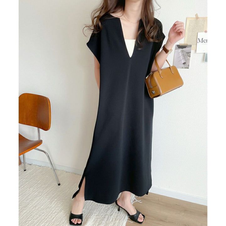 Robe midi pour femmes avec un innovative col en V et des poches latérales pratiques Levoire