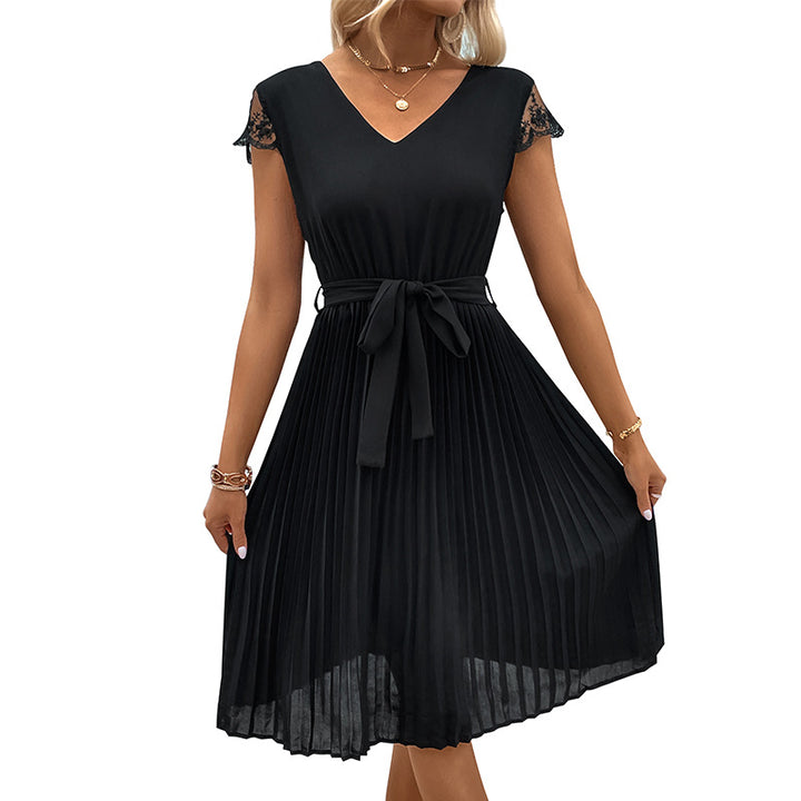 Robe plissée pour femmes avec dentelle et ceinture ajustée Levoire