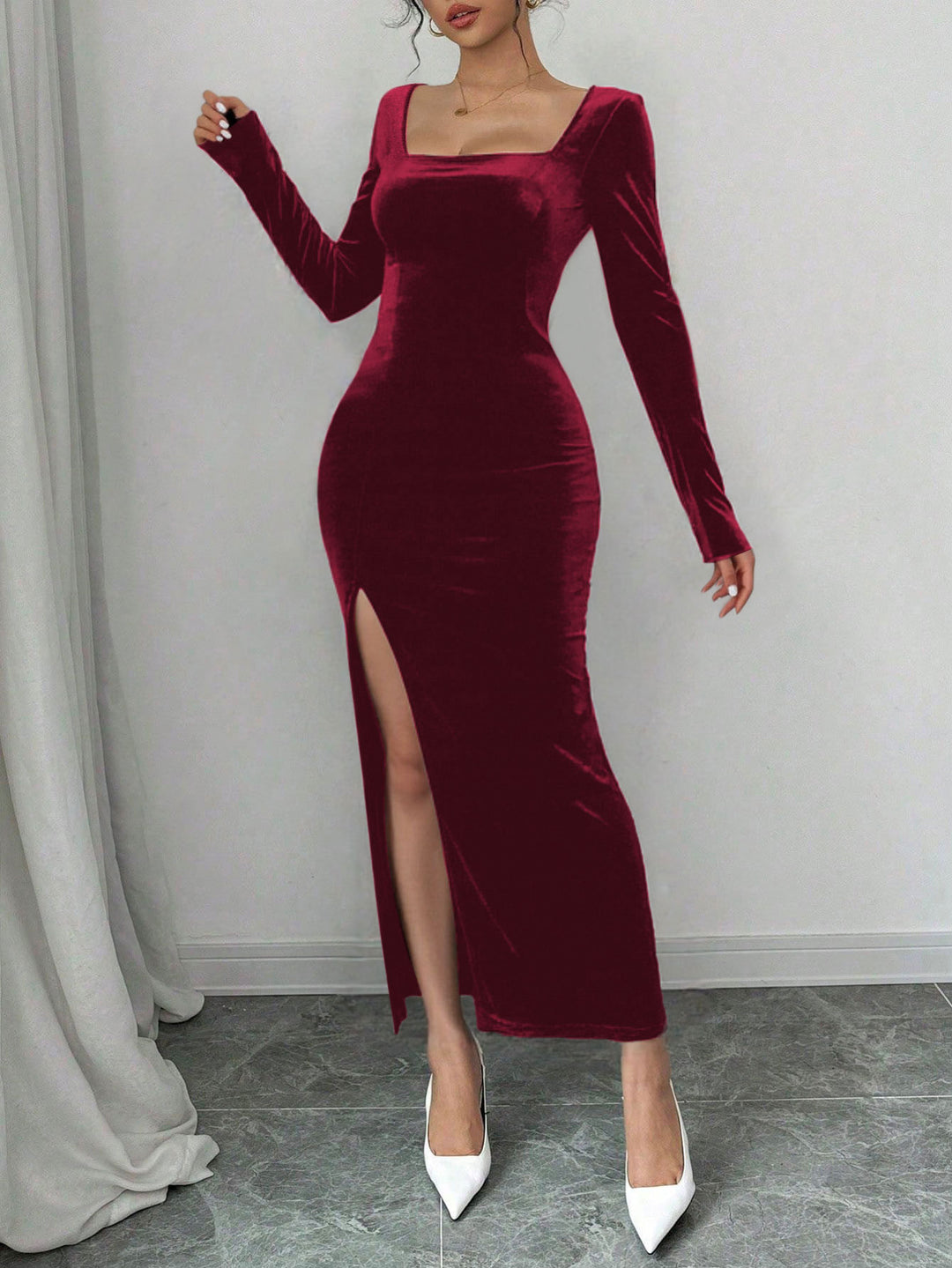 Robe maxi en velours pour femmes avec décolleté en V profond et fente élégante Levoire