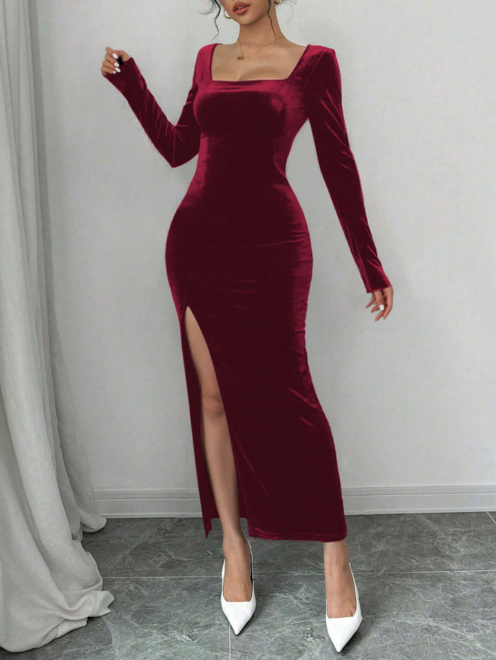 Robe maxi en velours pour femmes avec décolleté en V profond et fente élégante Levoire
