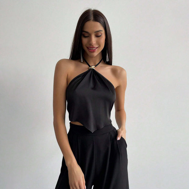 Haut halter élégant pour femmes avec tissu brillant et nœud décoratif Levoire