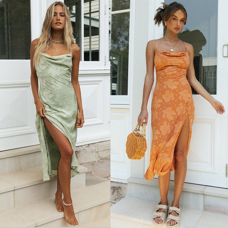 Robe maxi en satin élégante pour femmes avec des détails raffinés et une fente sur le côté Levoire