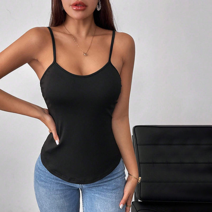 Débardeur élégant pour femmes avec de fines bretelles spaghetti et une coupe près du corps Levoire