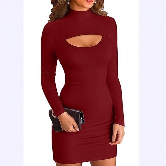 Robe mini ajustée pour femmes avec col haut et découpe Levoire