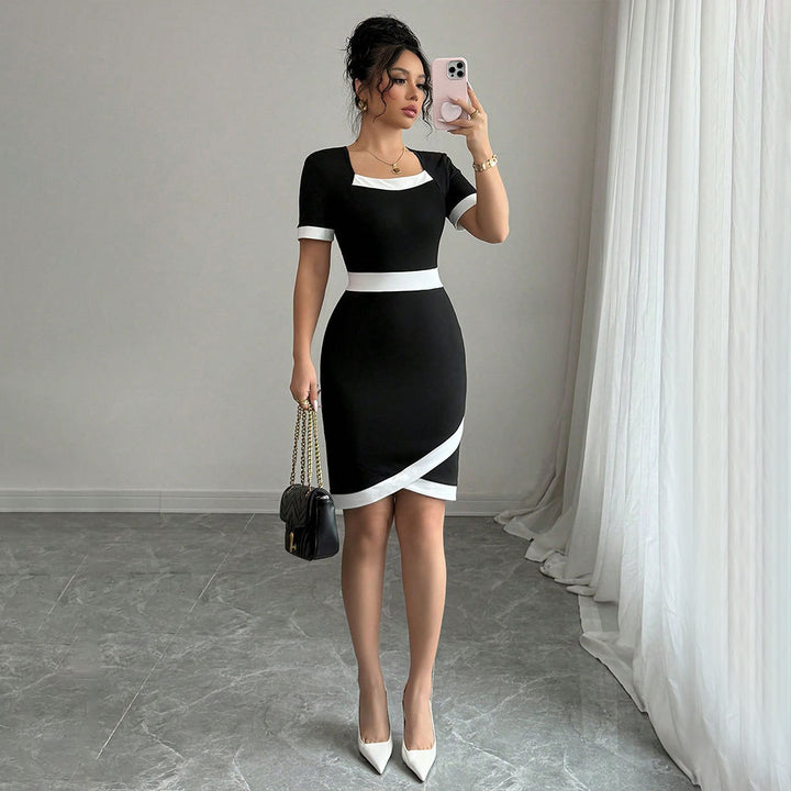 Robe ajustée pour femmes avec des poignets contrastés et un élégant décolleté carré Levoire