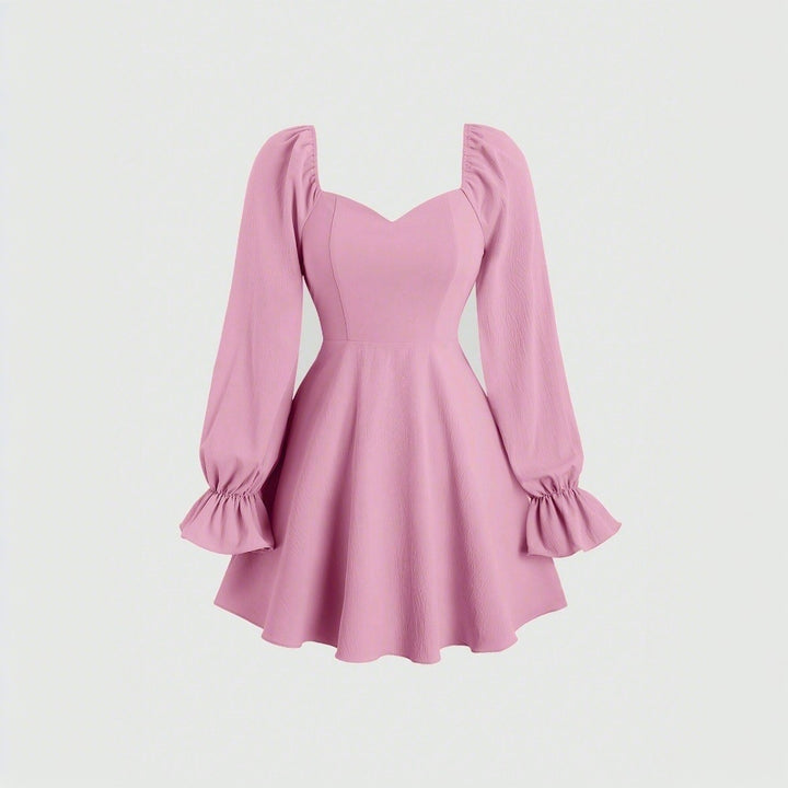 Robe mini femme avec manches bouffantes et décolleté en cœur chic Levoire