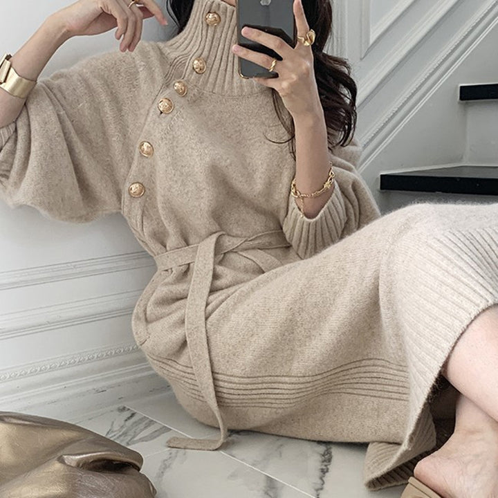 Robe en tricot pour femme avec col haut et détails de boutons décoratifs Levoire