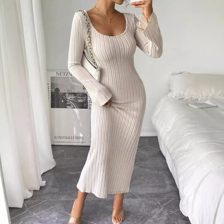 Robe en tricot à manches longues pour femme avec une silhouette près du corps et un col rond chic Levoire