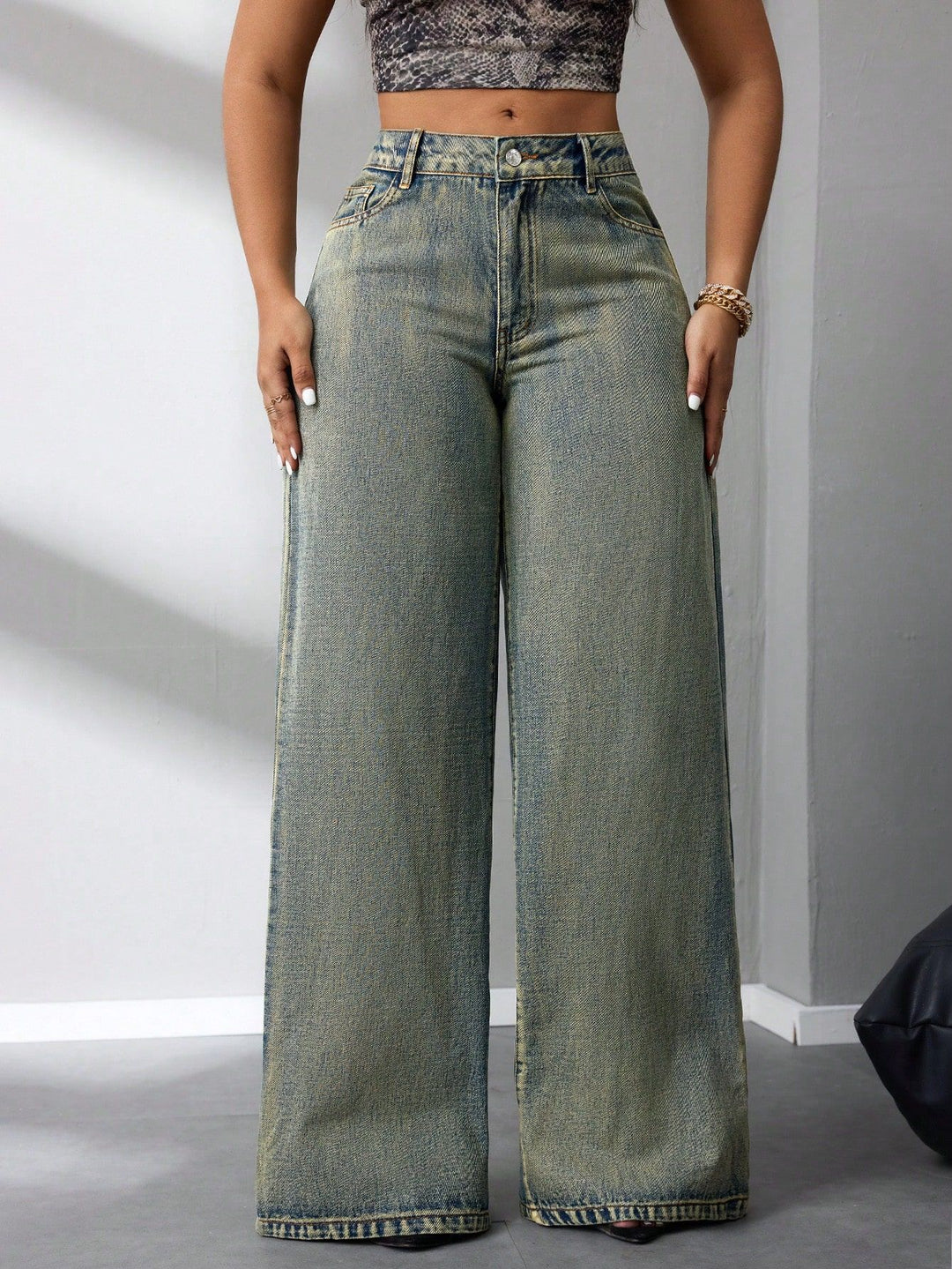 Jean large taille haute pour femmes au style vintage avec un look décontracté Levoire