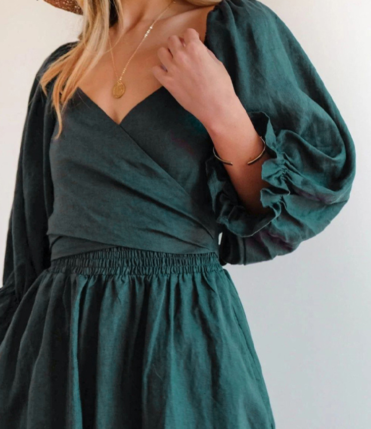 Levoire | Robe Française Avec Des Manches Cloche