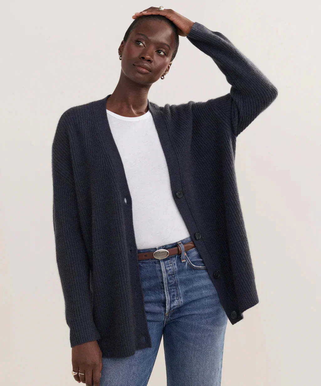 Levoire | Gilet Pour Femmes Avec Fermeture À Boutons Et Décolleté En V En Cachemire Tricoté Bleu foncé