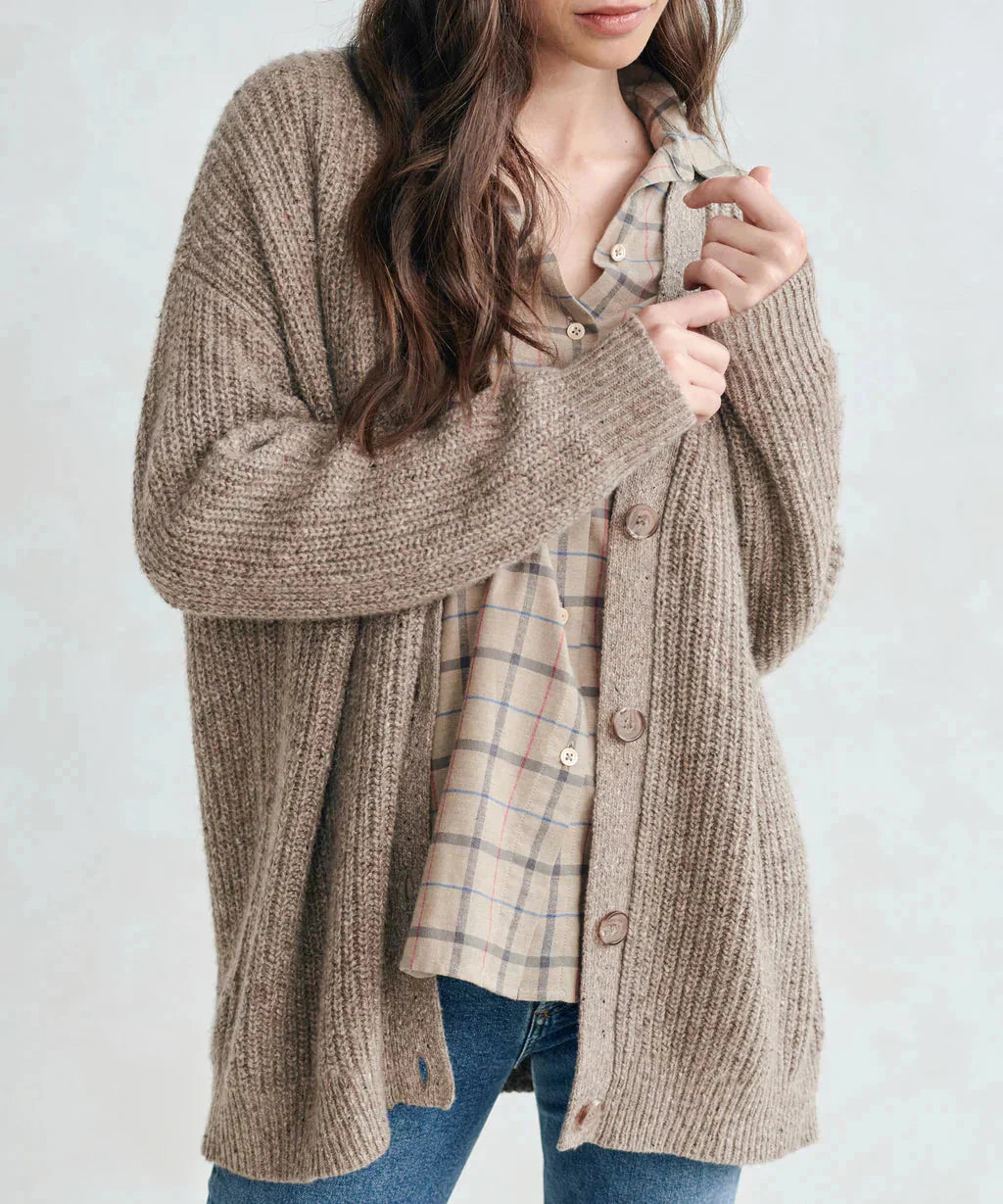 Levoire | Gilet Pour Femmes Avec Fermeture À Boutons Et Décolleté En V En Cachemire Tricoté Taupe