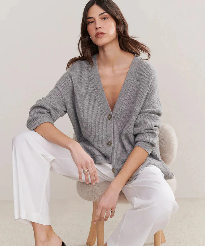 Levoire | Gilet Pour Femmes Avec Fermeture À Boutons Et Décolleté En V En Cachemire Tricoté Gris