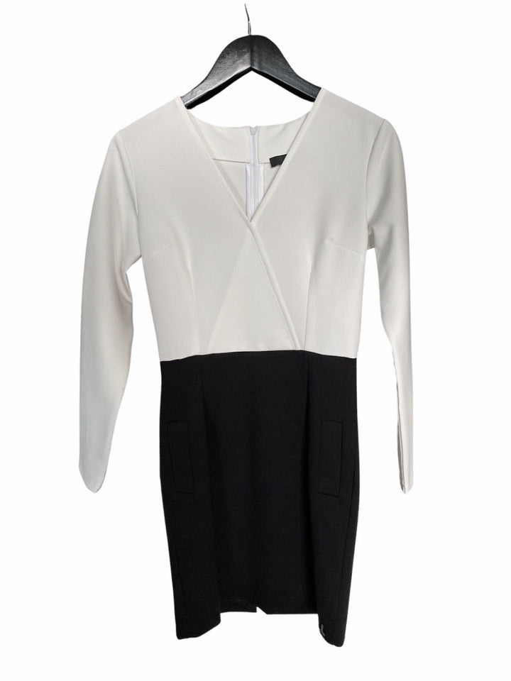Levoire | Robe Portefeuille Avec Décolleté En V Et Ceinture À Nouer