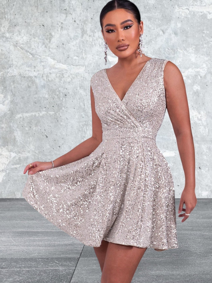 Levoire | Robe Sans Manches Courte À Col En Surplis En Sequins Blanc