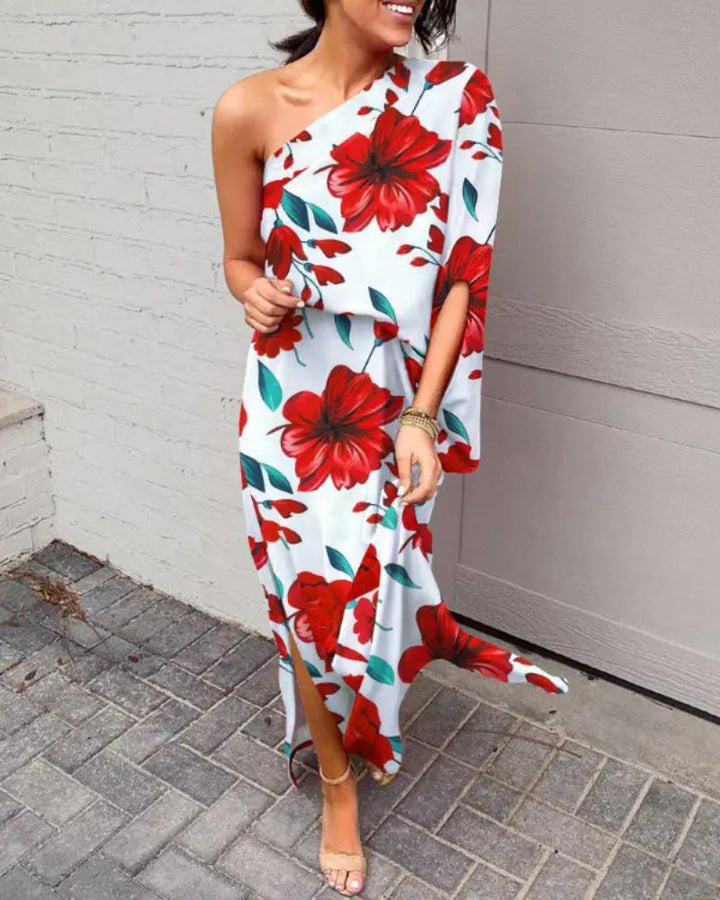 Levoire | Robe À Coupe Inclinée Avec Épaules Sexy Fleurs rouges sur fond blanc