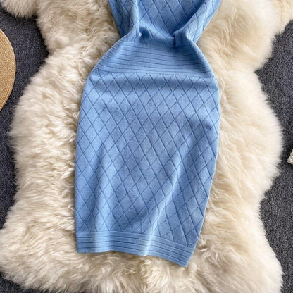 Levoire | robe sans manches courte ajustée à encolure ronde avec bouton sur le côté