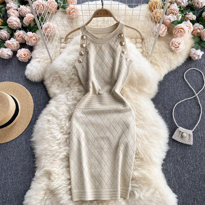 Levoire | robe sans manches courte ajustée à encolure ronde avec bouton sur le côté