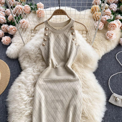 Levoire | robe sans manches courte ajustée à encolure ronde avec bouton sur le côté Une taille APRIKOSI