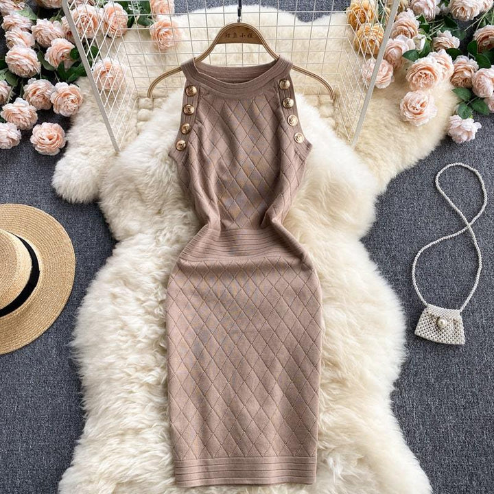 Levoire | robe sans manches courte ajustée à encolure ronde avec bouton sur le côté Une taille KHAKI