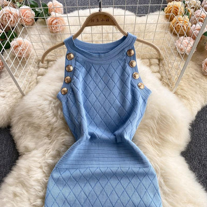 Levoire | robe sans manches courte ajustée à encolure ronde avec bouton sur le côté