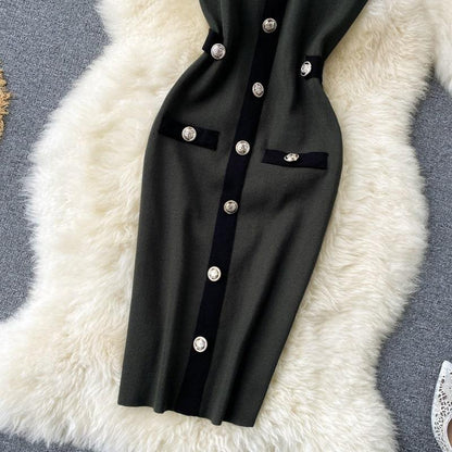 Levoire | robe longue ajustée à col rond avec décoration de bouton