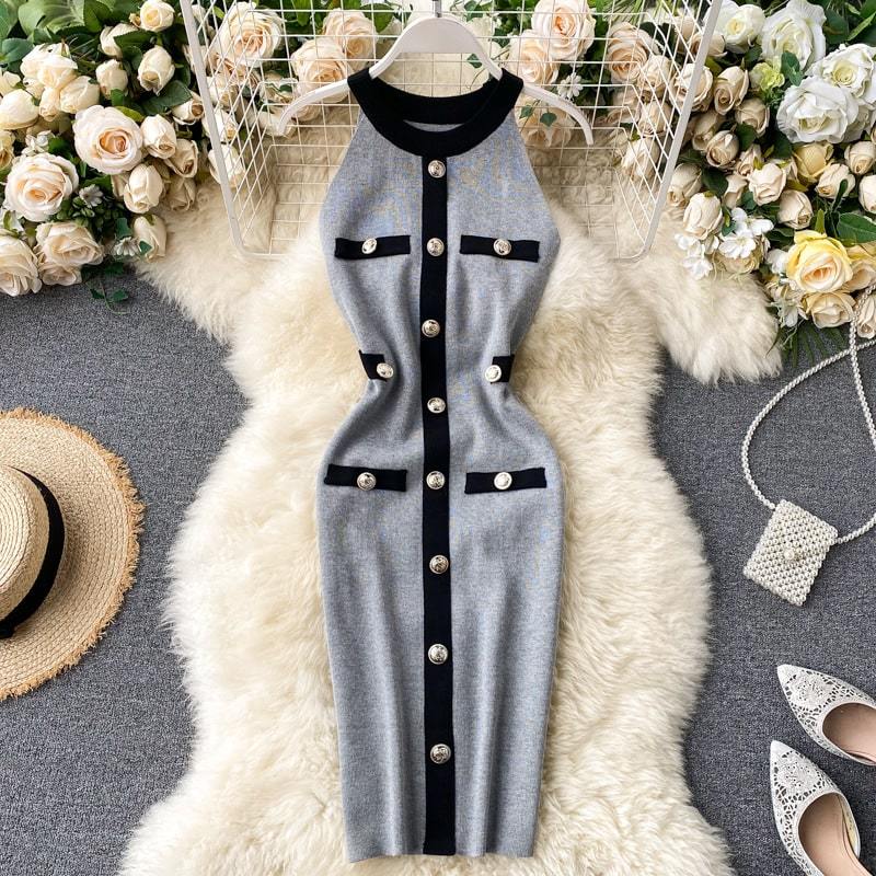 Levoire | robe longue ajustée à col rond avec décoration de bouton Une taille Gris