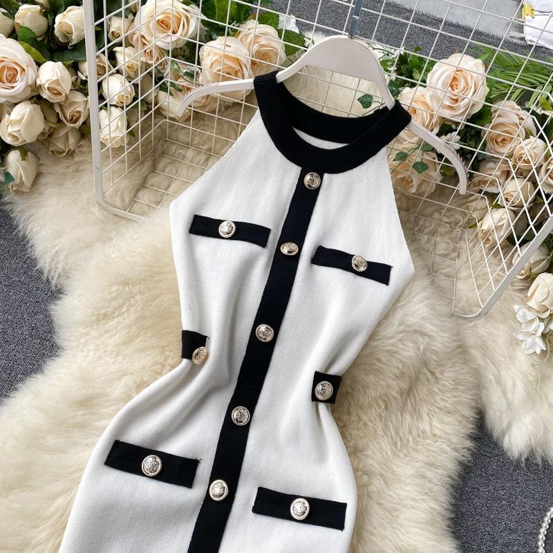 Levoire | robe longue ajustée à col rond avec décoration de bouton