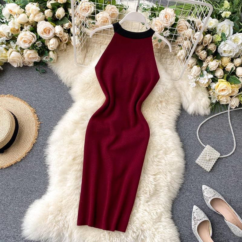 Levoire | robe longue ajustée à col rond avec décoration de bouton