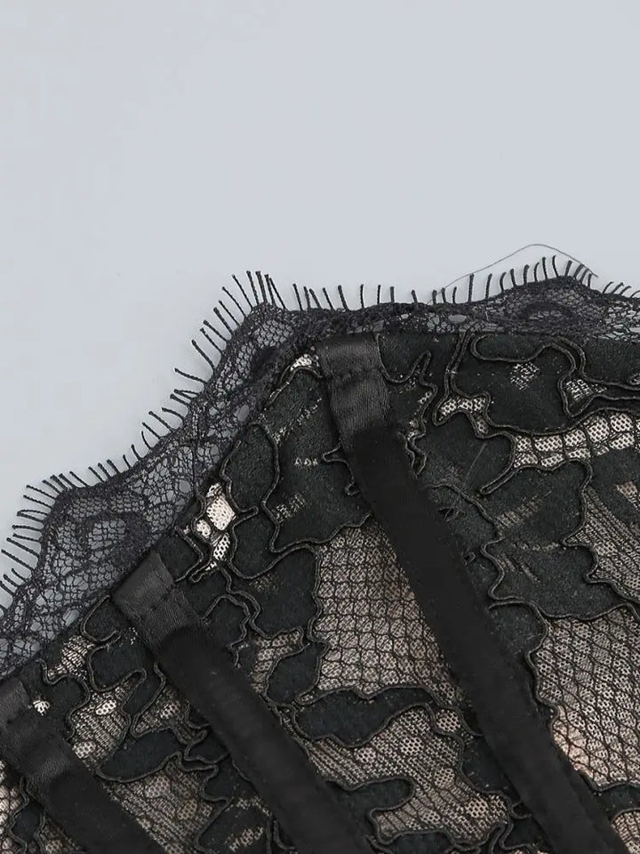 Levoire | Robe mini à corset en dentelle élégante
