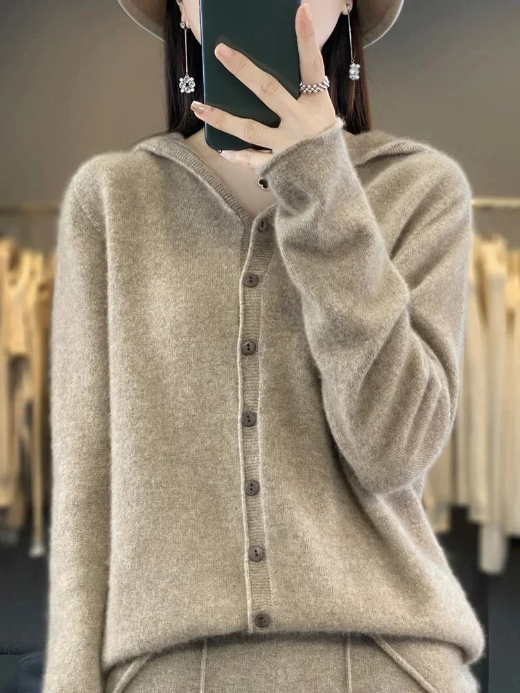 Levoire | Pull En Cachemire À Manches Chauve-Souris Avec Bonnet Et Bouton Beige