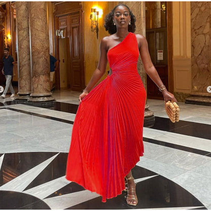 Levoire | Une Robe Maxi Plissée Irrégulière Sans Bretelles