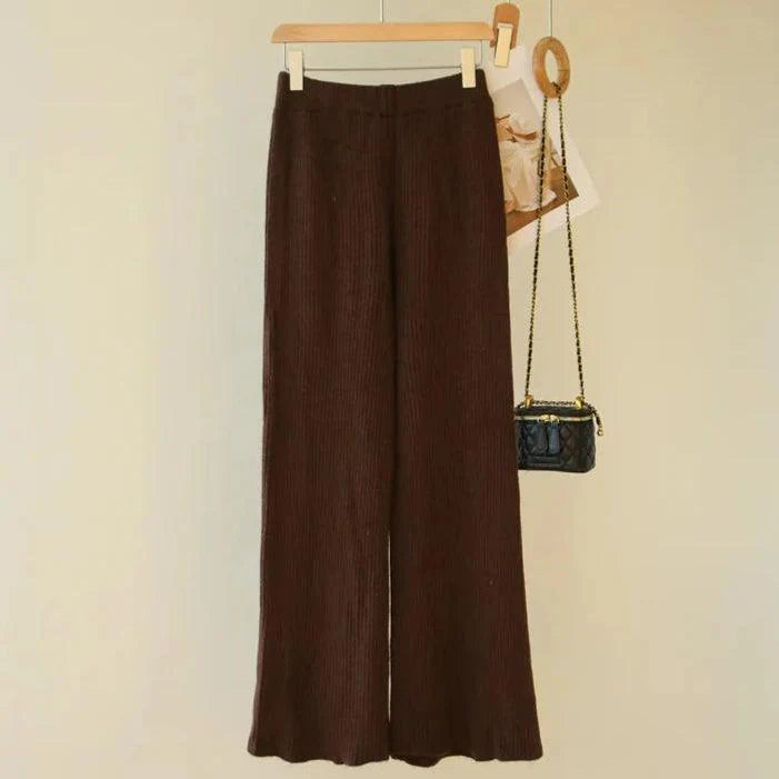 Levoire | Écharpe En Cachemire Prête Pour Le Bureau Et Pantalon Taille Haute Dans L'Ensemble Assorti