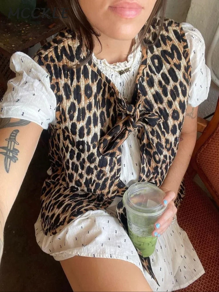 Levoire | Élégant Gilet En Motif Léopard Avec Nœuds Pour Dames