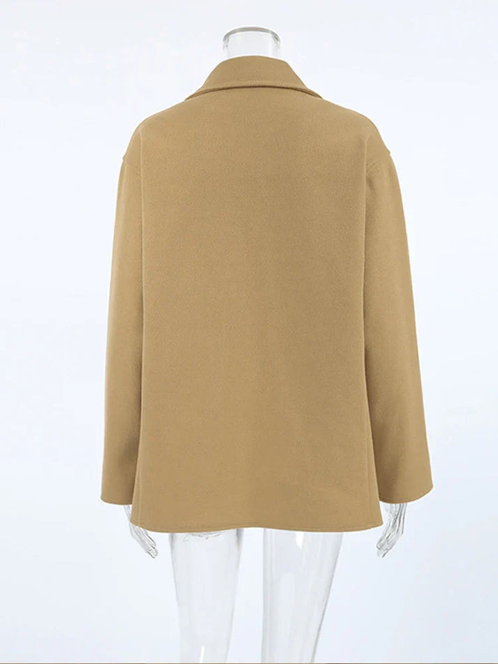 Levoire | Veste Courte Pour Femmes Avec Des Détails De Boutons Stylés