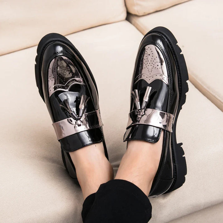 Levoire | Mocassins Brillants Noirs À Enfiler Avec Pompon Argent