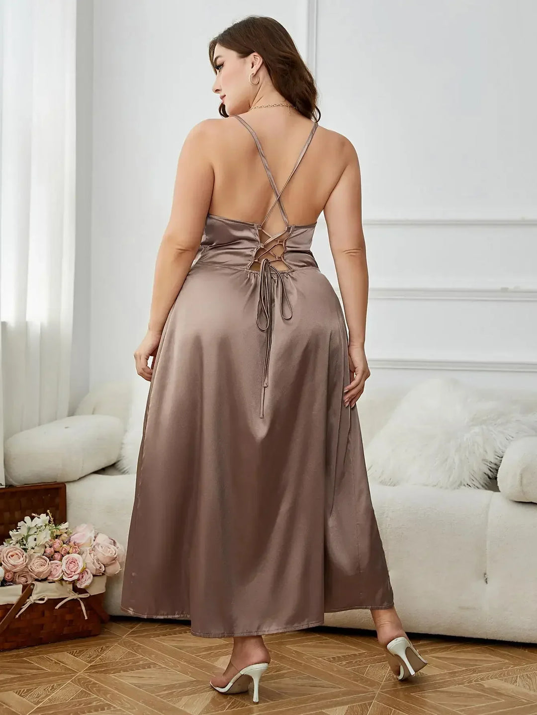 Levoire | Robe Longue En Satin Grande Taille Avec Dos Découpé