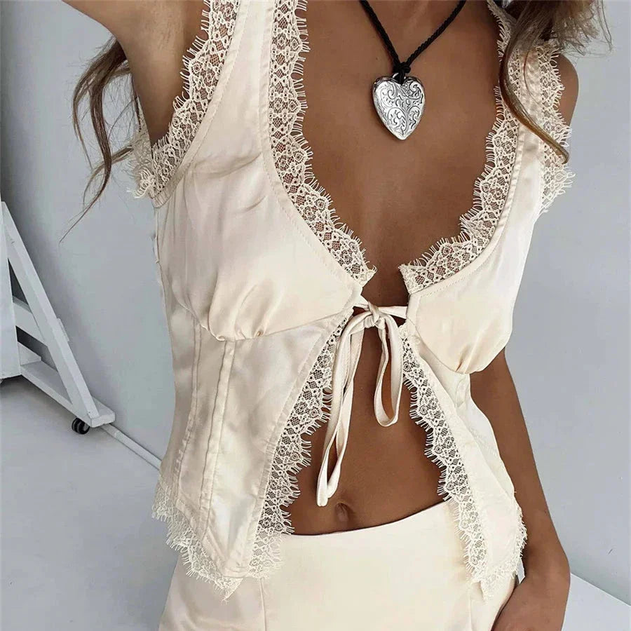 Levoire | Ensemble De Top Court À Deux Pièces Et Jupe Mini Avec Dentelle Pour Une Touche Élégante