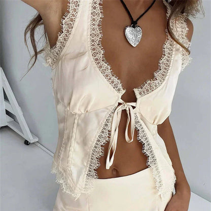 Levoire | Ensemble De Top Court À Deux Pièces Et Jupe Mini Avec Dentelle Pour Une Touche Élégante