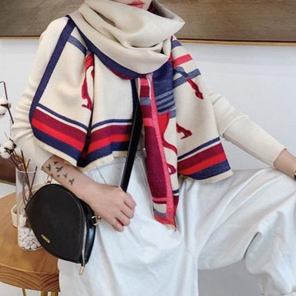 Levoire | Confortable Écharpe Douce Avec De Beaux Motifs Beige