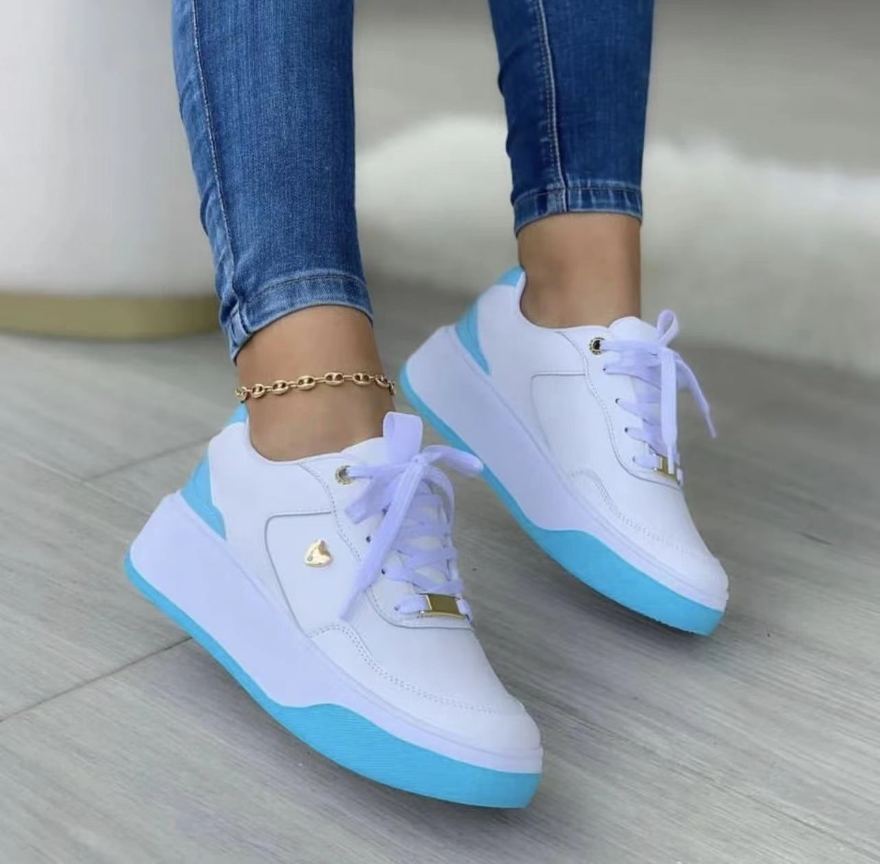 Levoire | Chaussures De Formation Pour Femmes Avec Semelle Épaisse Et Détail En Forme De Cœur Bleu