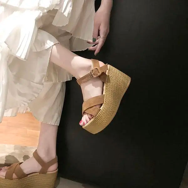 Levoire | Tendance, Confortable Talons Compensés Boho Pour Femmes Avec Sangles Braun