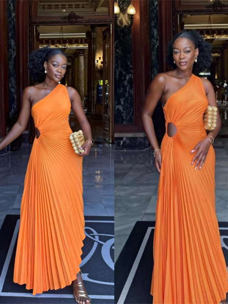 Levoire | Une Robe Maxi Plissée Irrégulière Sans Bretelles