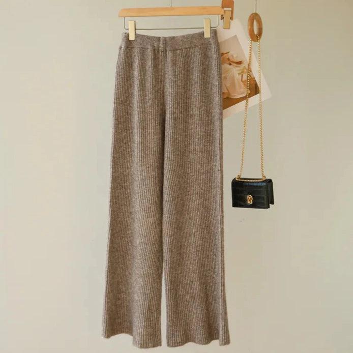 Levoire | Écharpe En Cachemire Prête Pour Le Bureau Et Pantalon Taille Haute Dans L'Ensemble Assorti