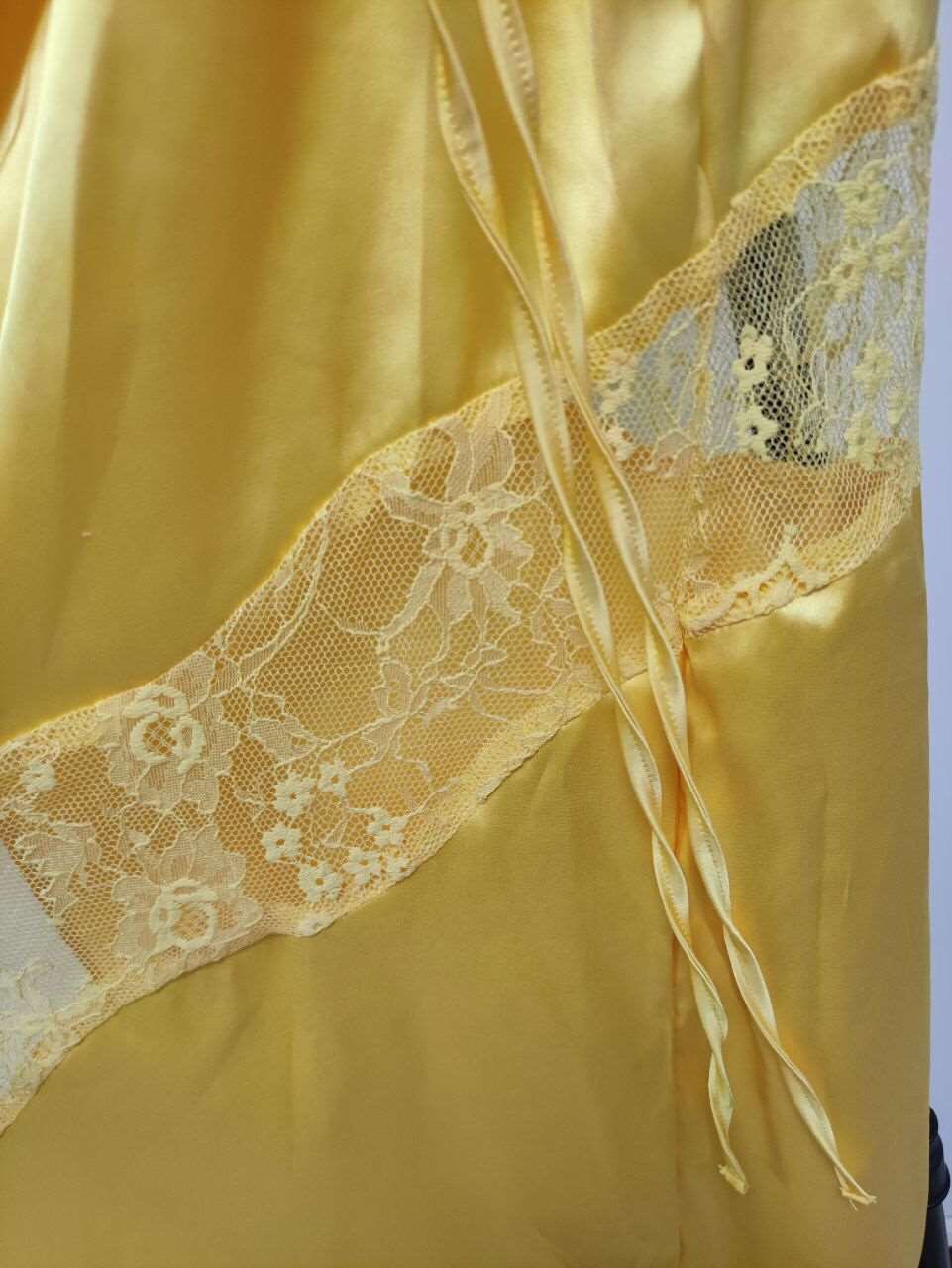 Levoire | Velours Manches Longues Off-Shoulder Midi Robes