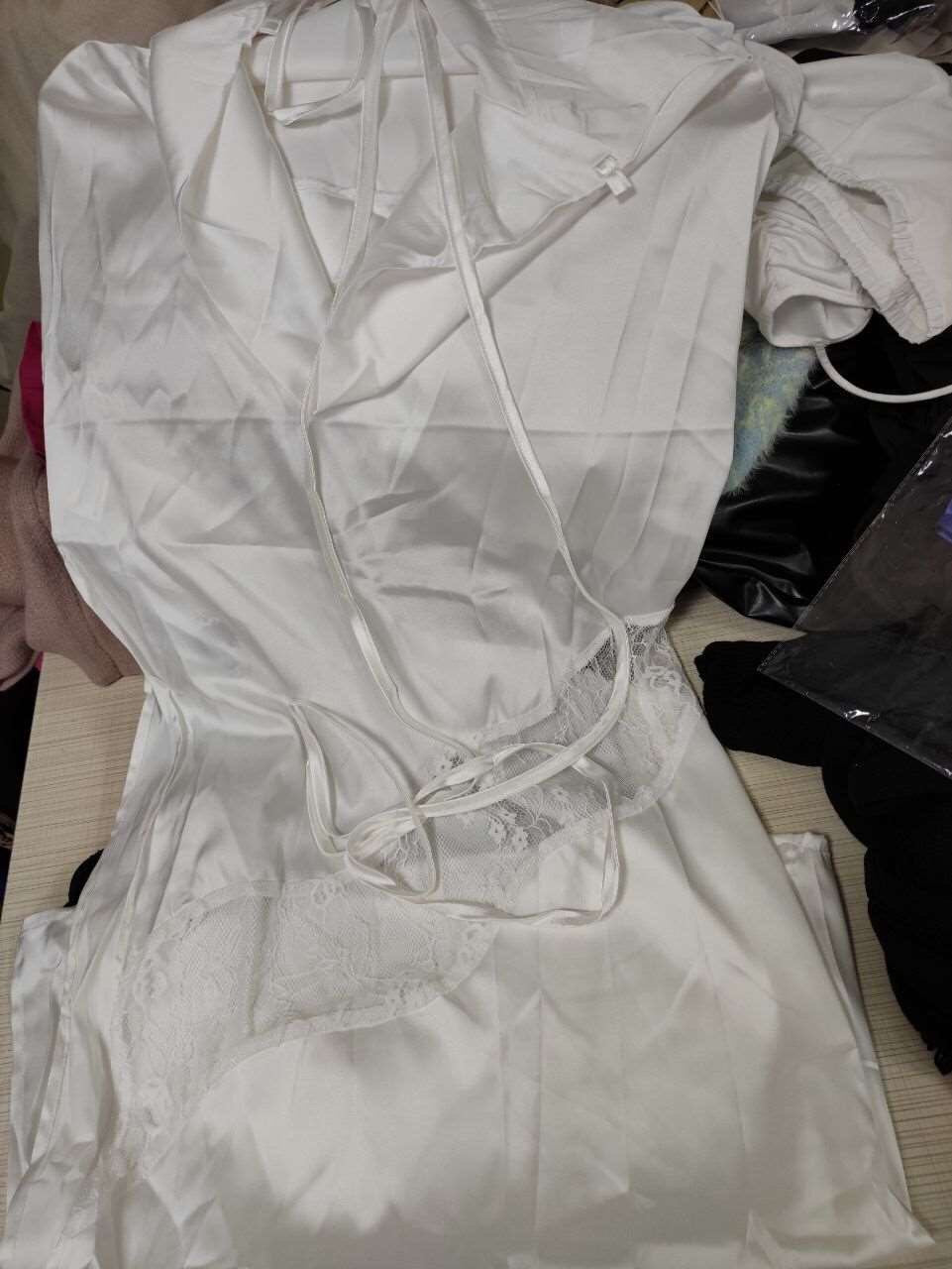 Levoire | Velours Manches Longues Off-Shoulder Midi Robes