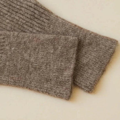 Levoire | Écharpe En Cachemire Prête Pour Le Bureau Et Pantalon Taille Haute Dans L'Ensemble Assorti