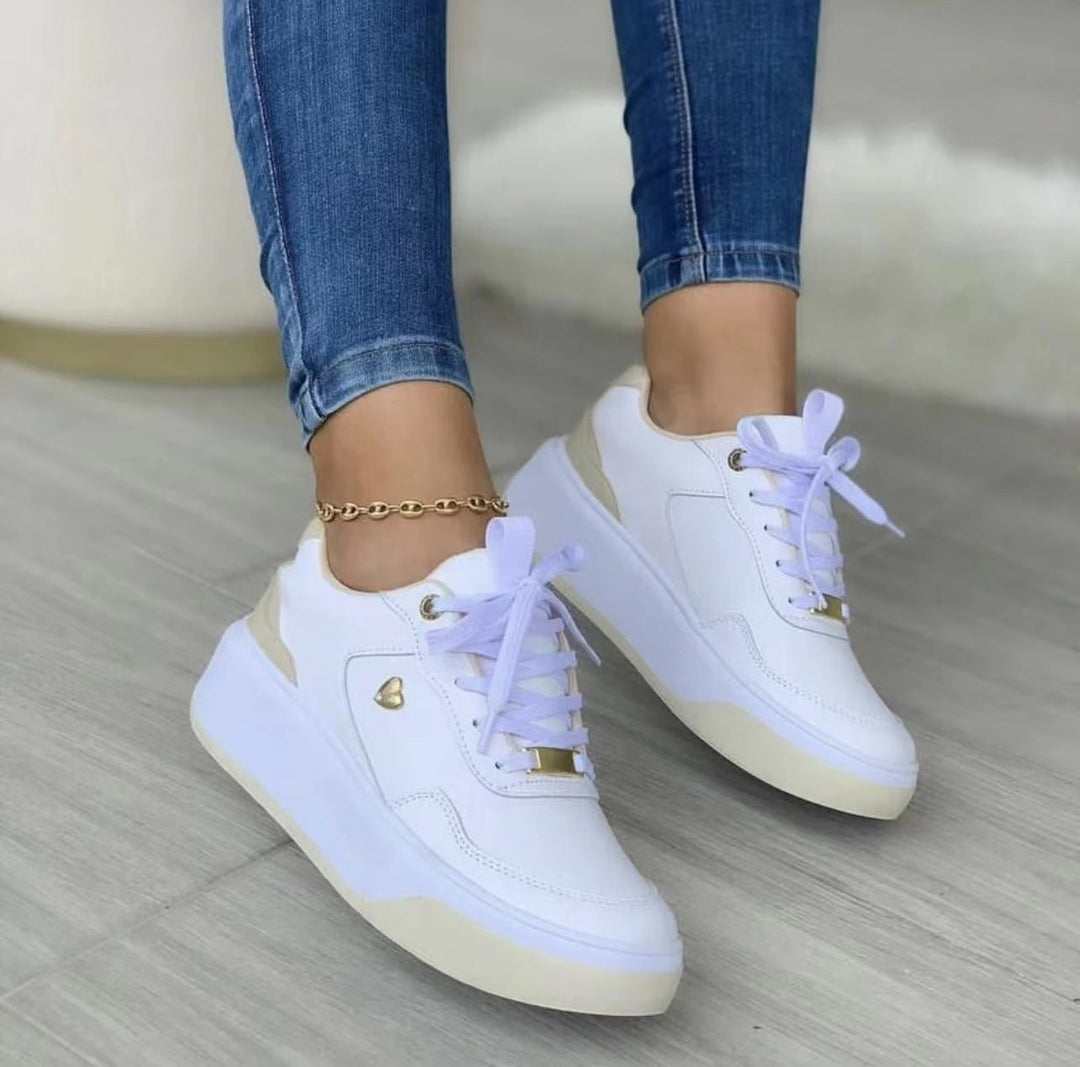 Levoire | Chaussures d'entraînement pour femmes avec semelle épaisse et détails en forme de cœur Blanc