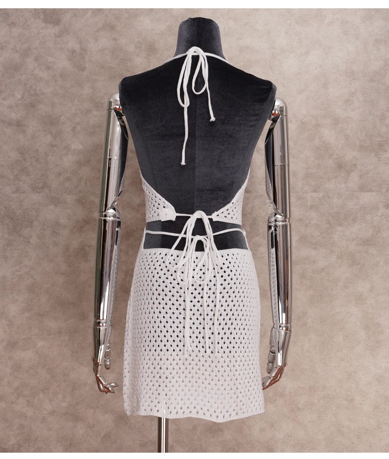 Levoire | Col Rigide À Lacets Avec Un Top À Dos Nu Et Un Ensemble De Mini-Jupe